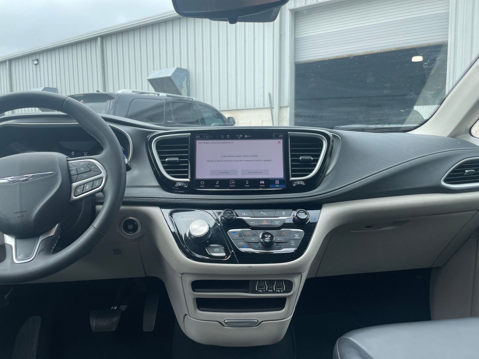 Used 2023 Chrysler Pacifica Touring-L image 17