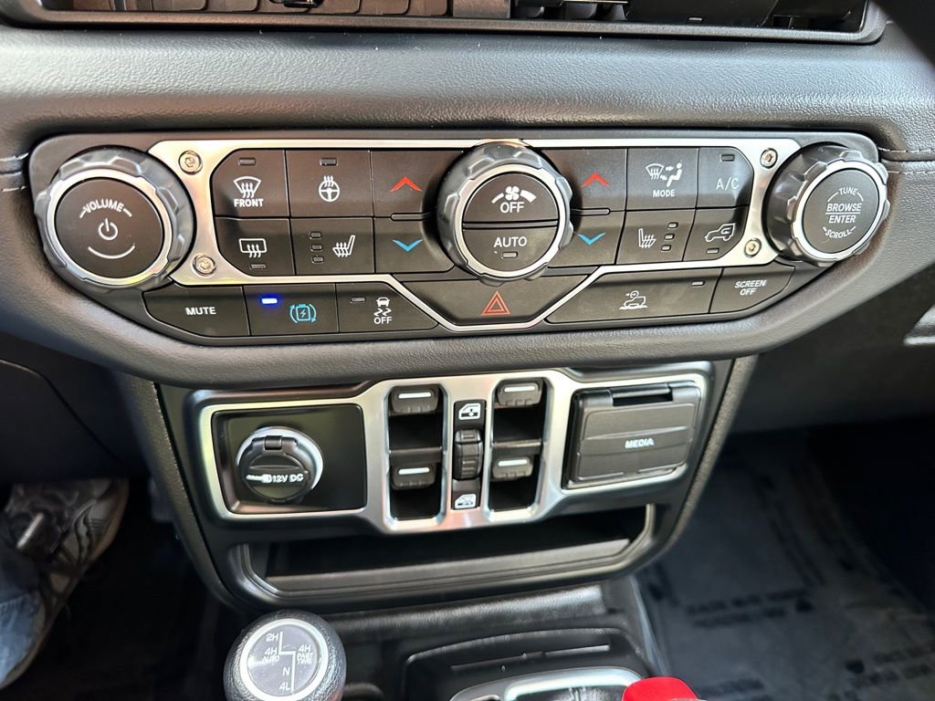 Used 2025 Jeep Wrangler Unlimited Sahara image 22