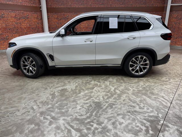 Certified 2024 BMW X5 xDrive40i w/ Premium Package image 2
