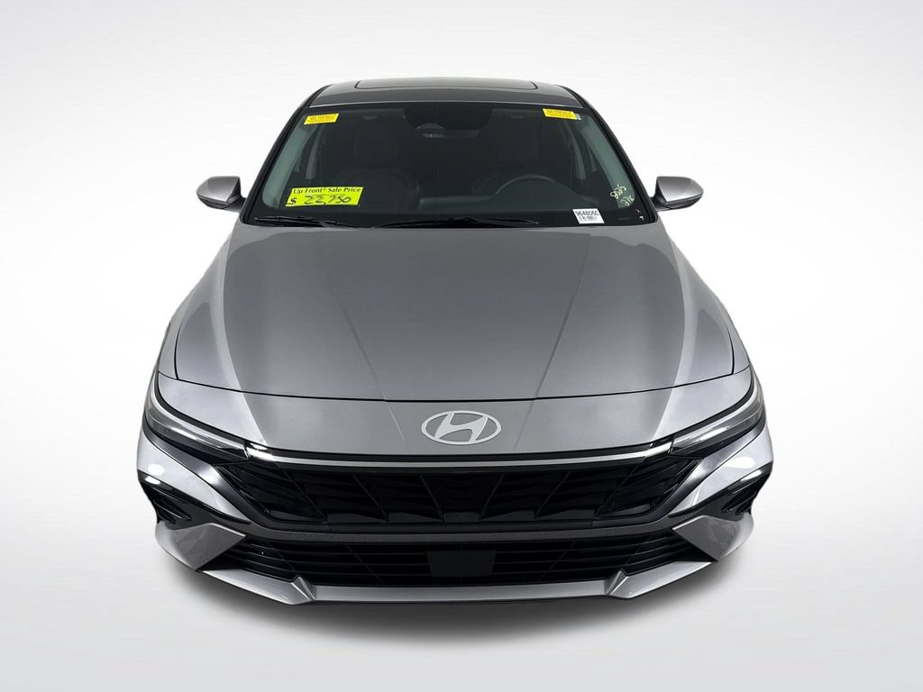 Certified 2025 Hyundai Elantra Limited FWD image 11