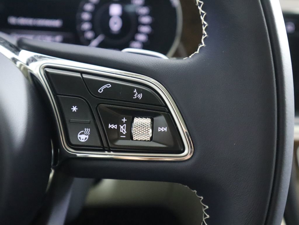 Used 2025 Bentley Bentayga image 12