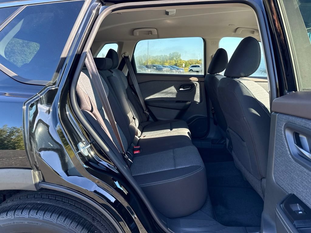 Used 2023 Nissan Rogue SV AWD/4WD image 12