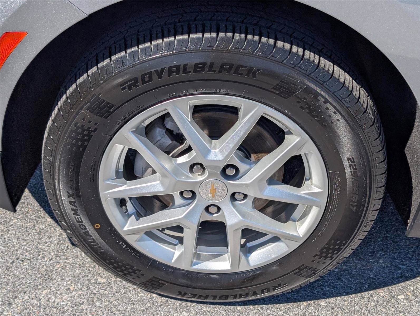 Used 2024 Chevrolet Equinox LT AWD/4WD image 11