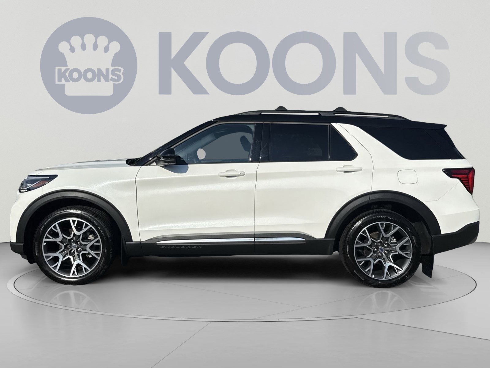 Used 2025 Ford Explorer Platinum w/ Ultimate Package AWD/4WD image 2