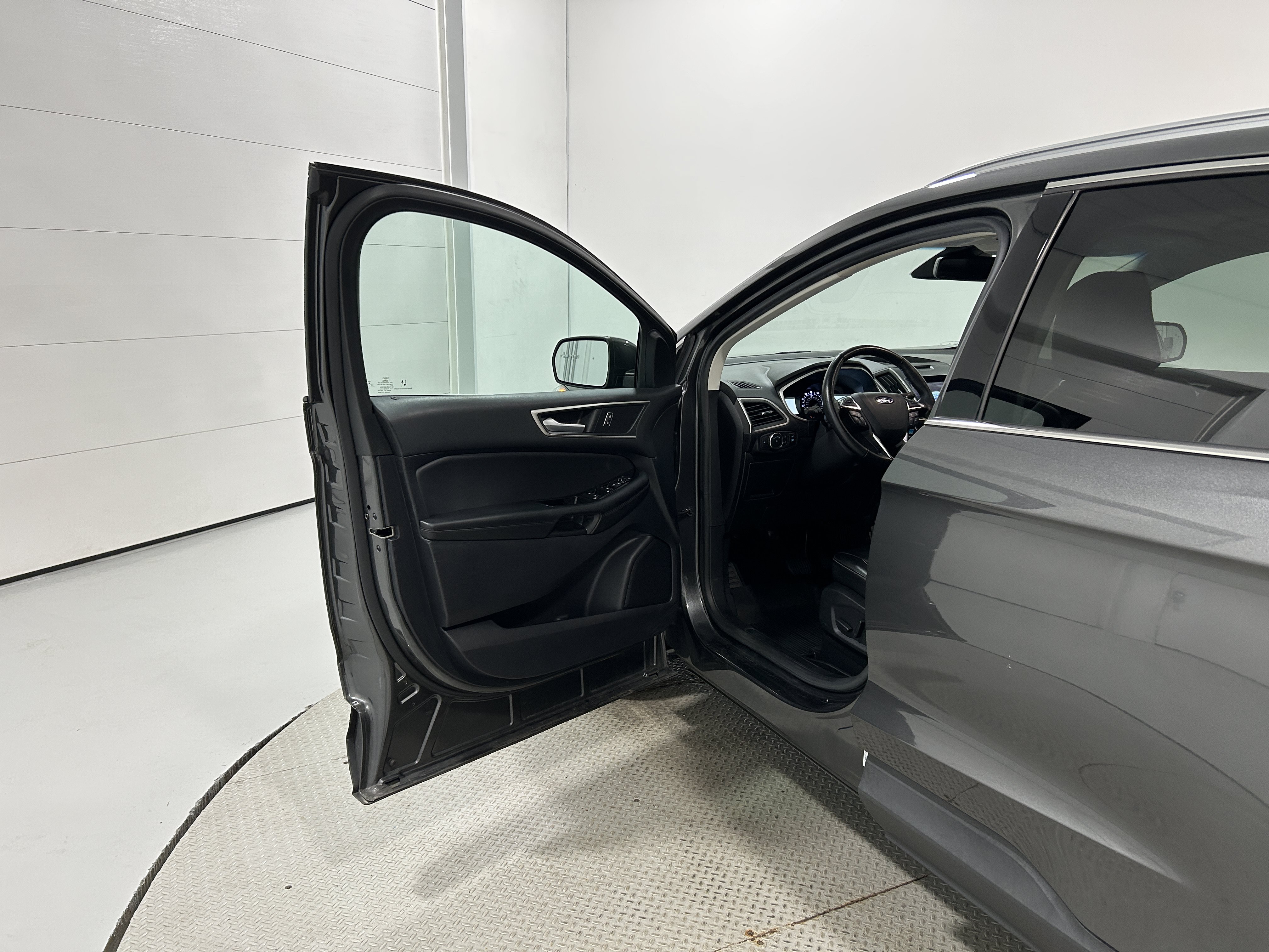 Used 2020 Ford Edge SEL w/ Convenience Package AWD/4WD image 23