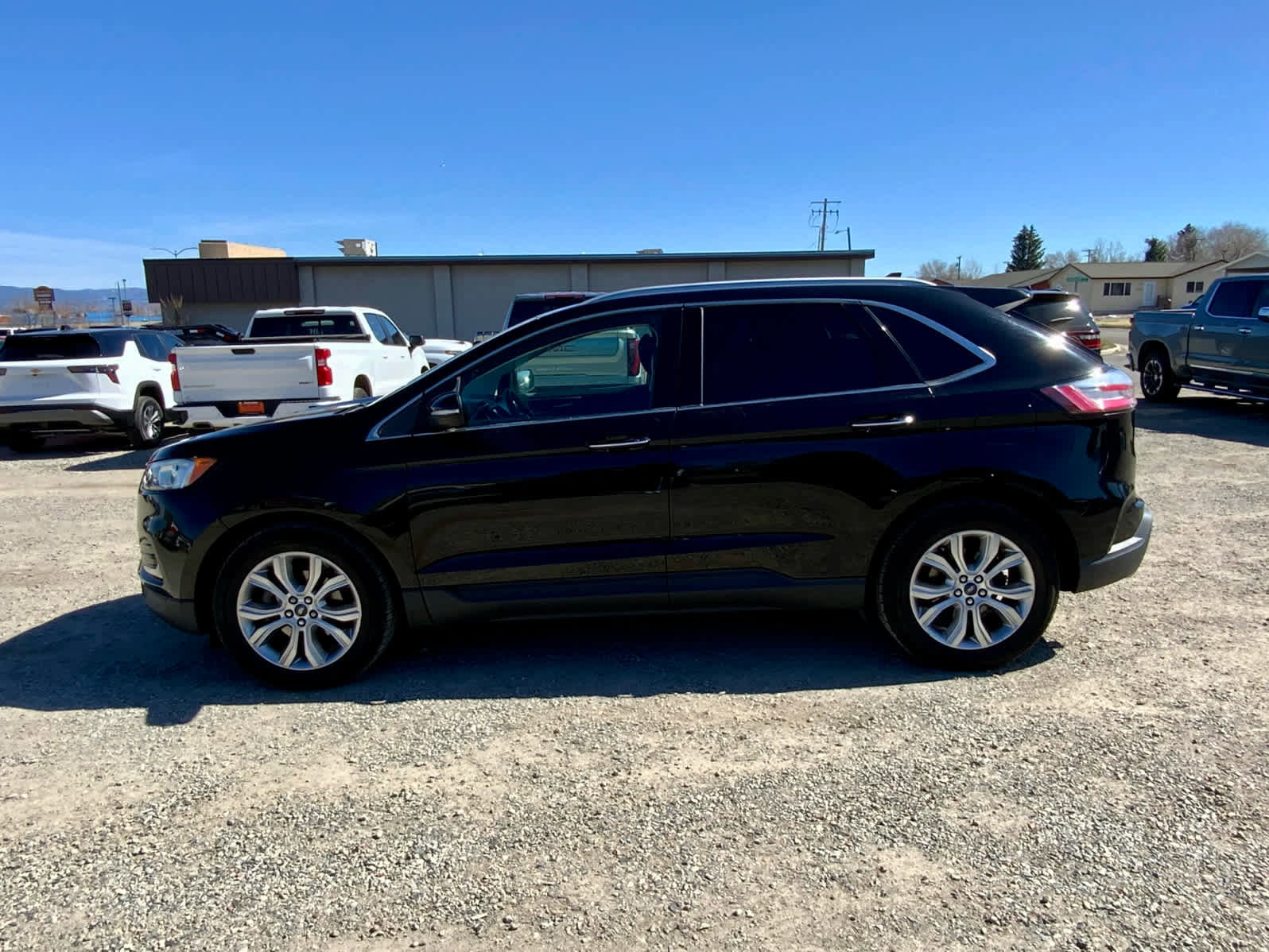 Used 2019 Ford Edge Titanium FWD image 3