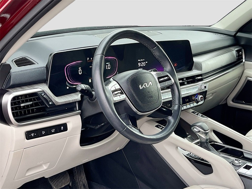 Used 2024 Kia Telluride EX w/ EX Captain's Chair Package image 9