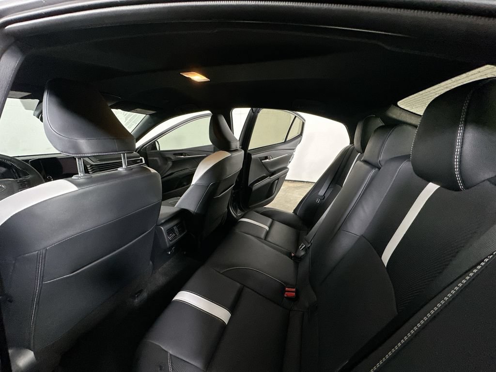 Used 2026 Toyota Camry SE FWD image 13