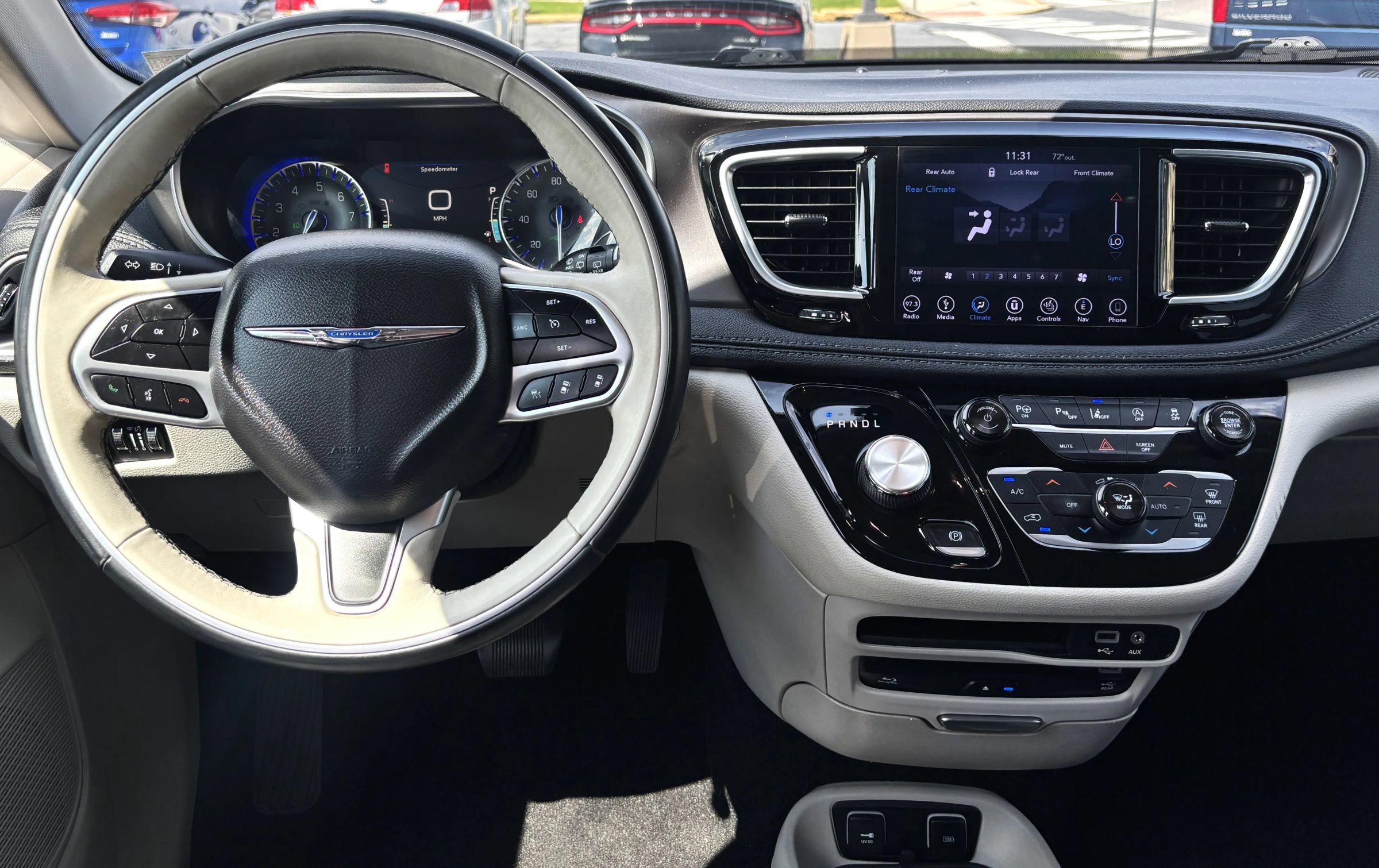 Used 2018 Chrysler Pacifica Limited w/ Advanced Safetytec Group FWD image 14