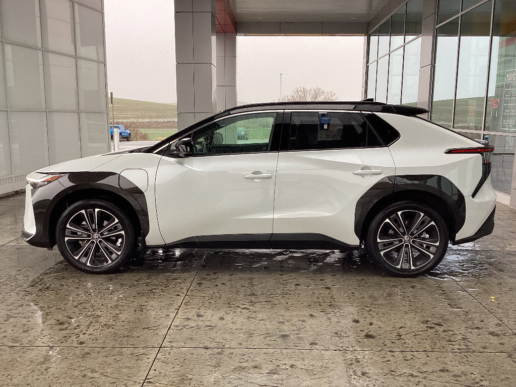 Used 2023 Toyota bZ4X Limited image 5