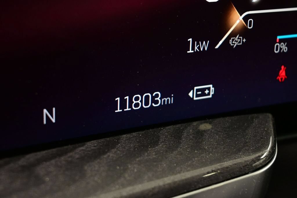 Used 2025 Cadillac Escalade IQ Luxury 2 w/ LPO, Premium Carpet Package AWD/4WD image 25