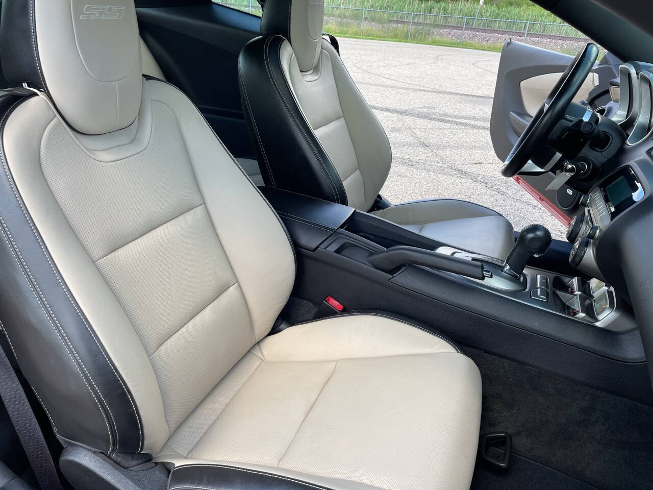 Used 2010 Chevrolet Camaro SS w/ LPO, Ground Effects Package RWD image 9