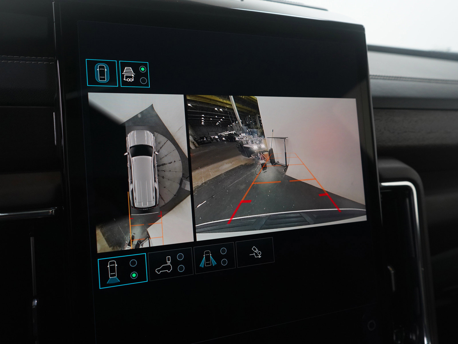 Used 2025 GMC Yukon XL Denali Ultimate w/ LPO, Floor Liner Package image 24