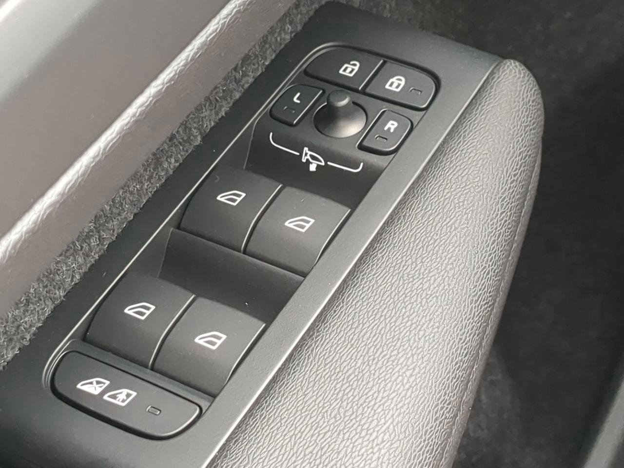 New 2024 Volvo XC40 Recharge Ultimate w/ Protection Package Premier image 21