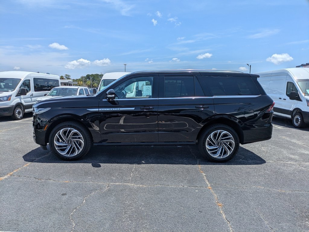 New 2027 Lincoln Navigator Reserve AWD/4WD image 7