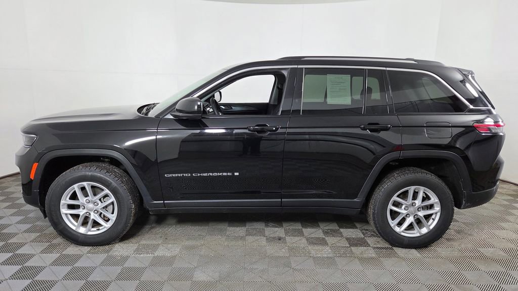 Used 2023 Jeep Grand Cherokee Laredo image 5