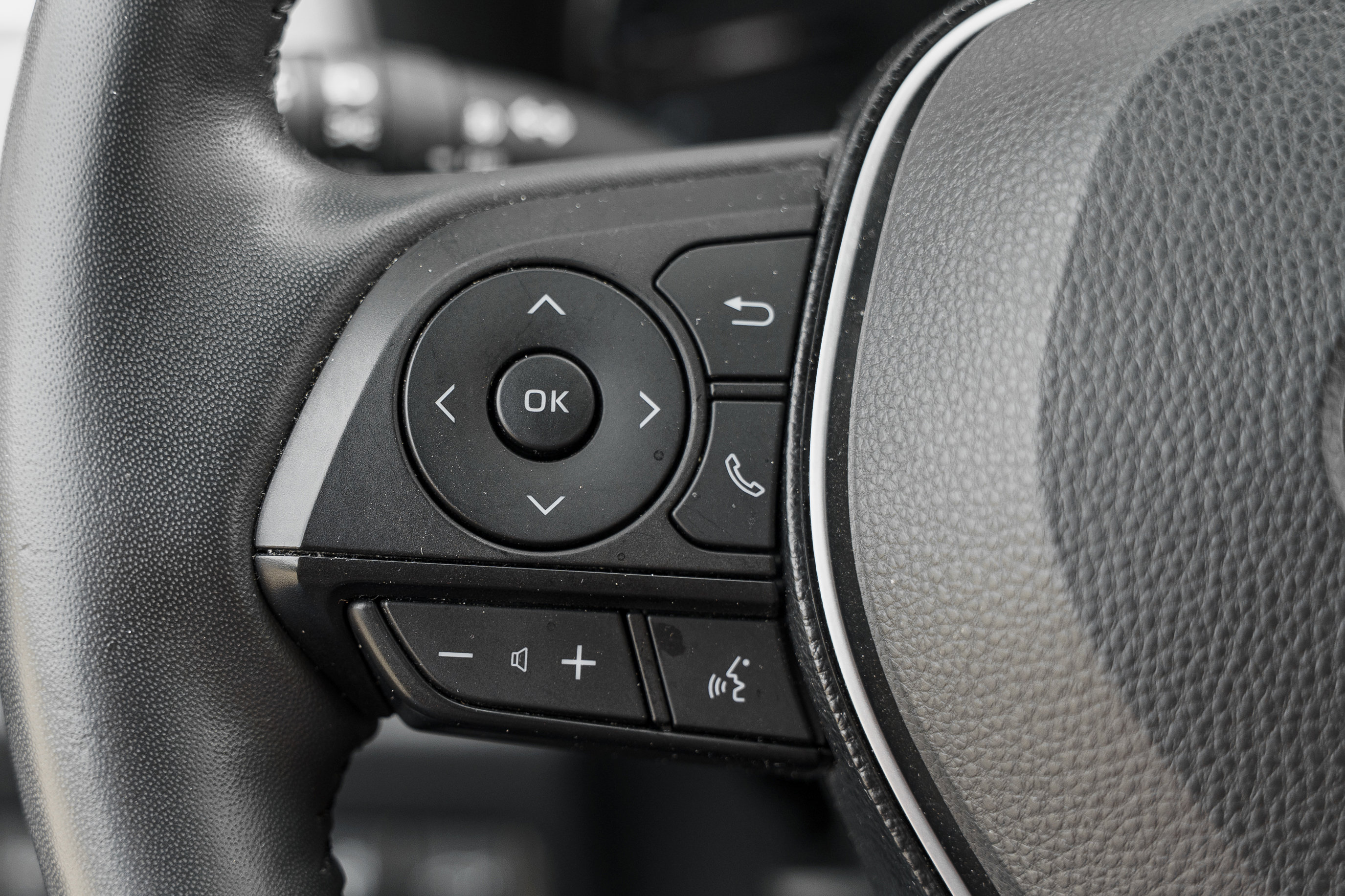 Used 2020 Toyota RAV4 XLE Premium AWD/4WD image 15