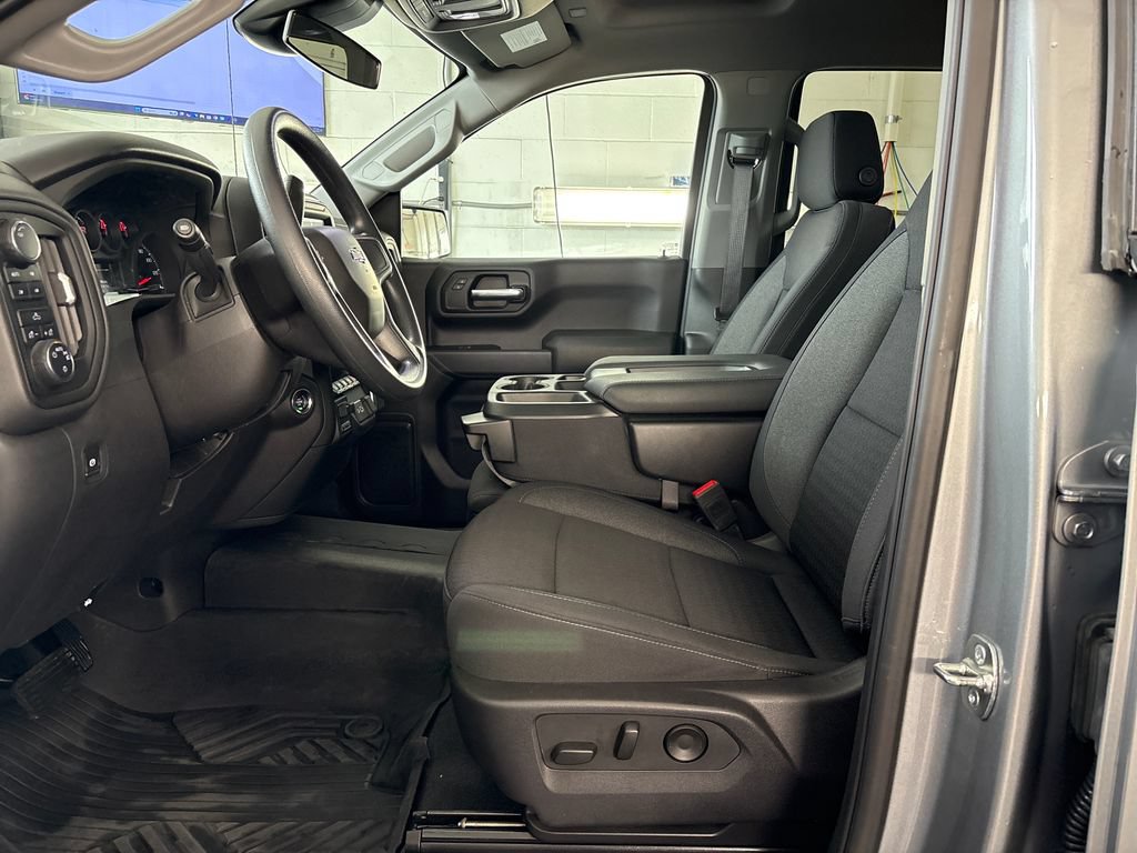 Used 2025 Chevrolet Silverado 1500 Custom Trail Boss w/ Dark Appearance Package AWD/4WD image 14