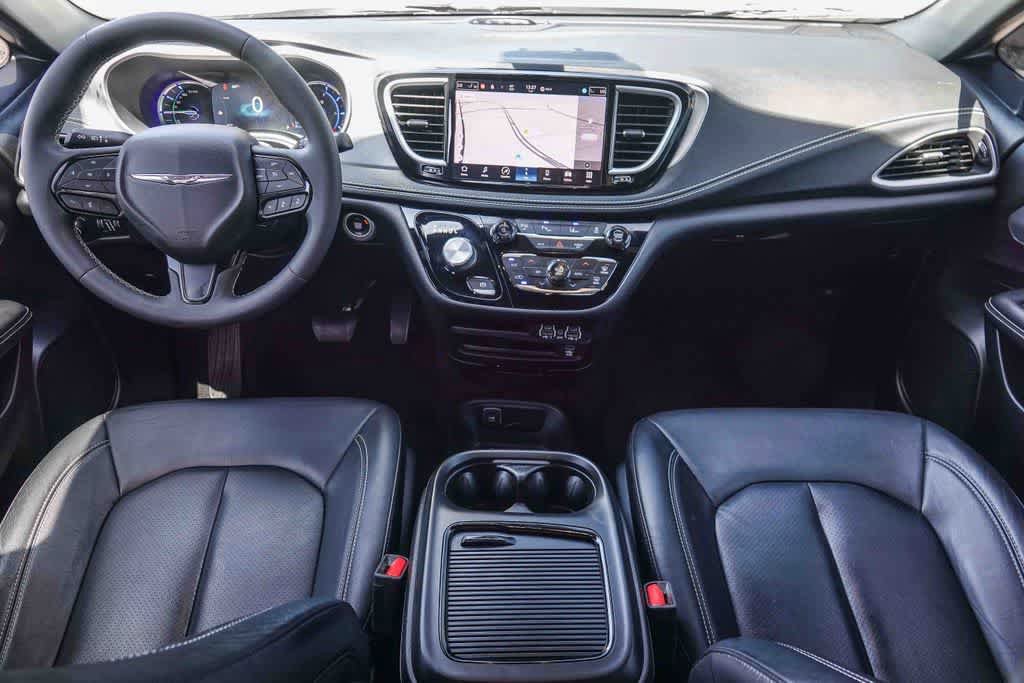 Used 2022 Chrysler Pacifica Touring-L w/ Uconnect Theater Family Group FWD image 11