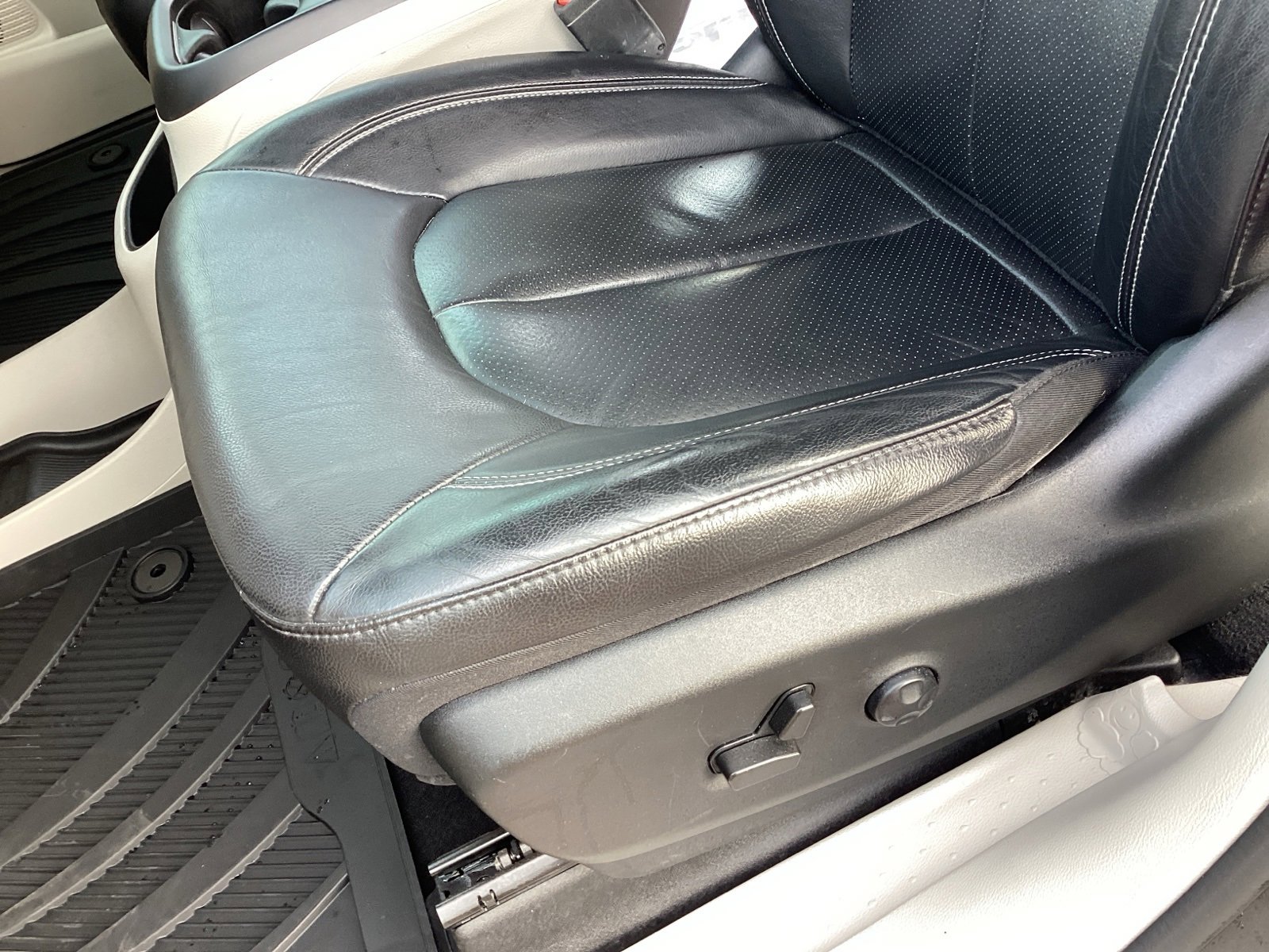 Used 2022 Chrysler Pacifica Touring-L image 12