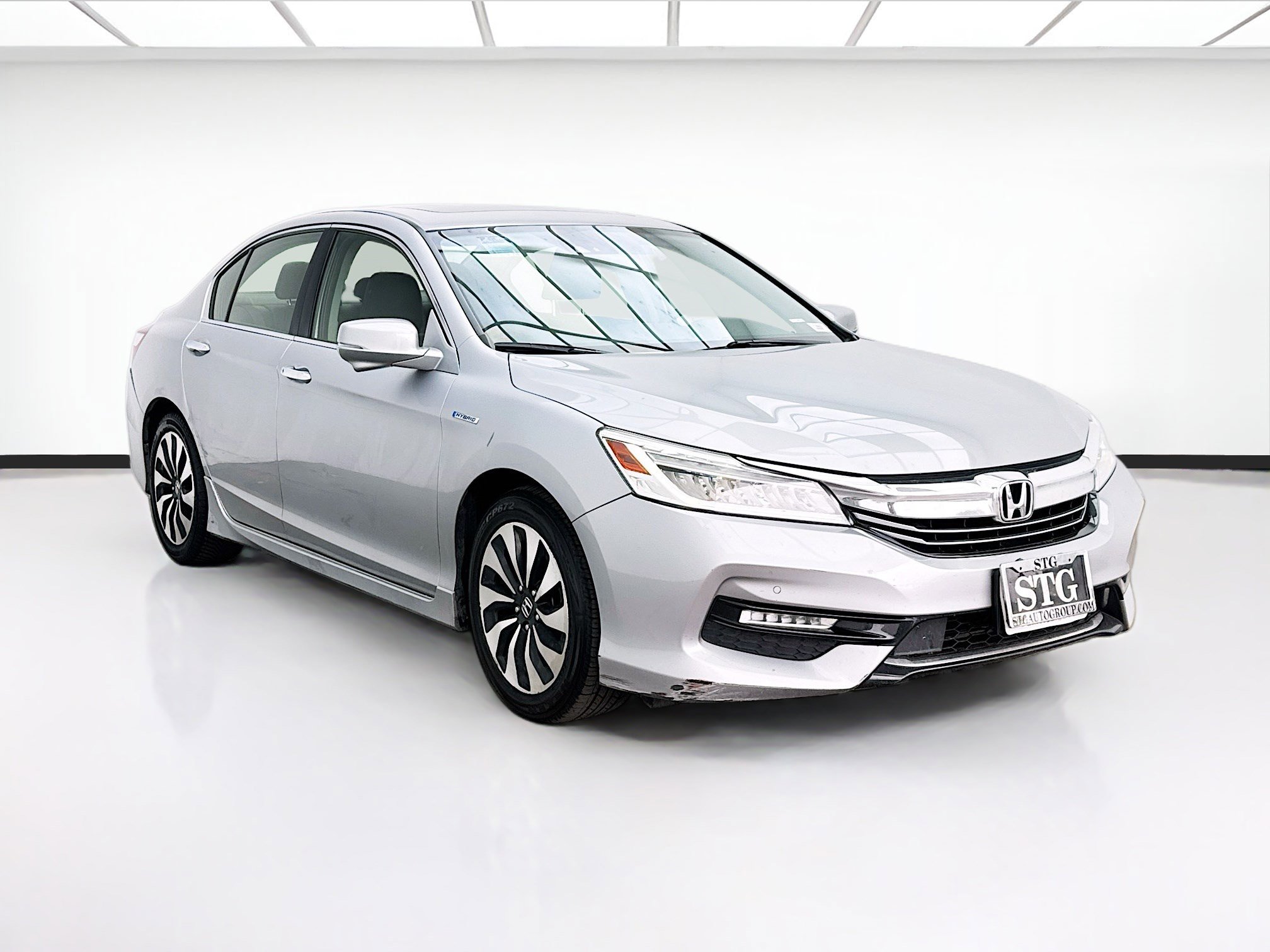 Used 2017 Honda Accord Touring image 3
