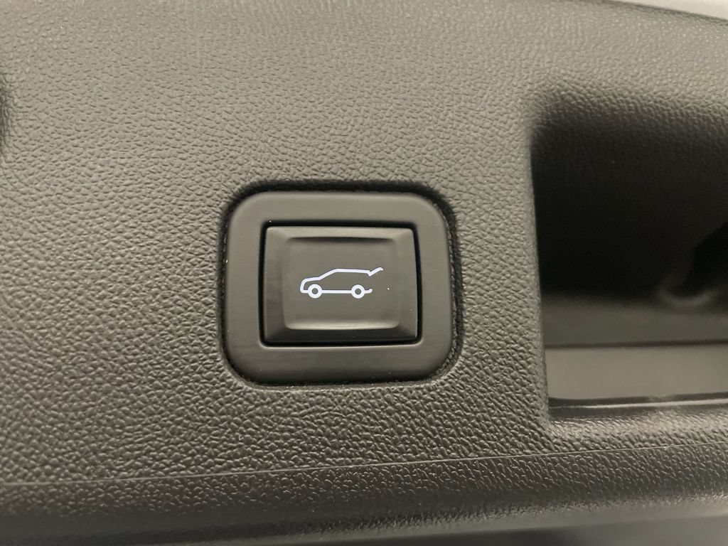 Used 2023 Chevrolet Equinox Premier FWD image 33