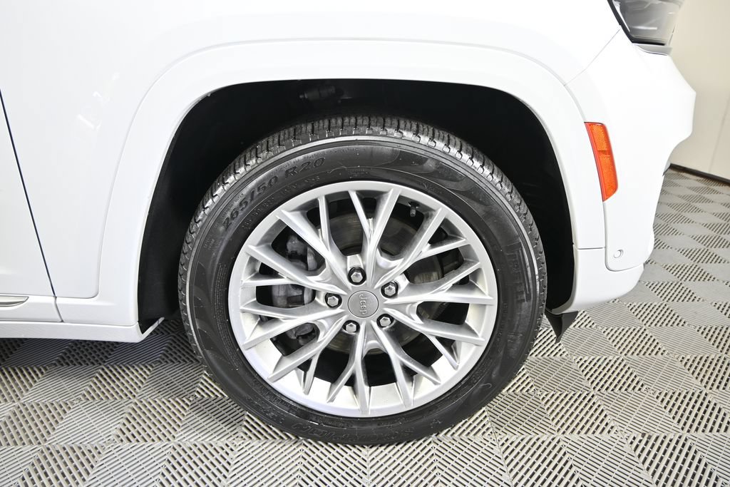 Used 2023 Jeep Grand Cherokee Summit w/ Advanced Protech Group IV AWD/4WD image 11
