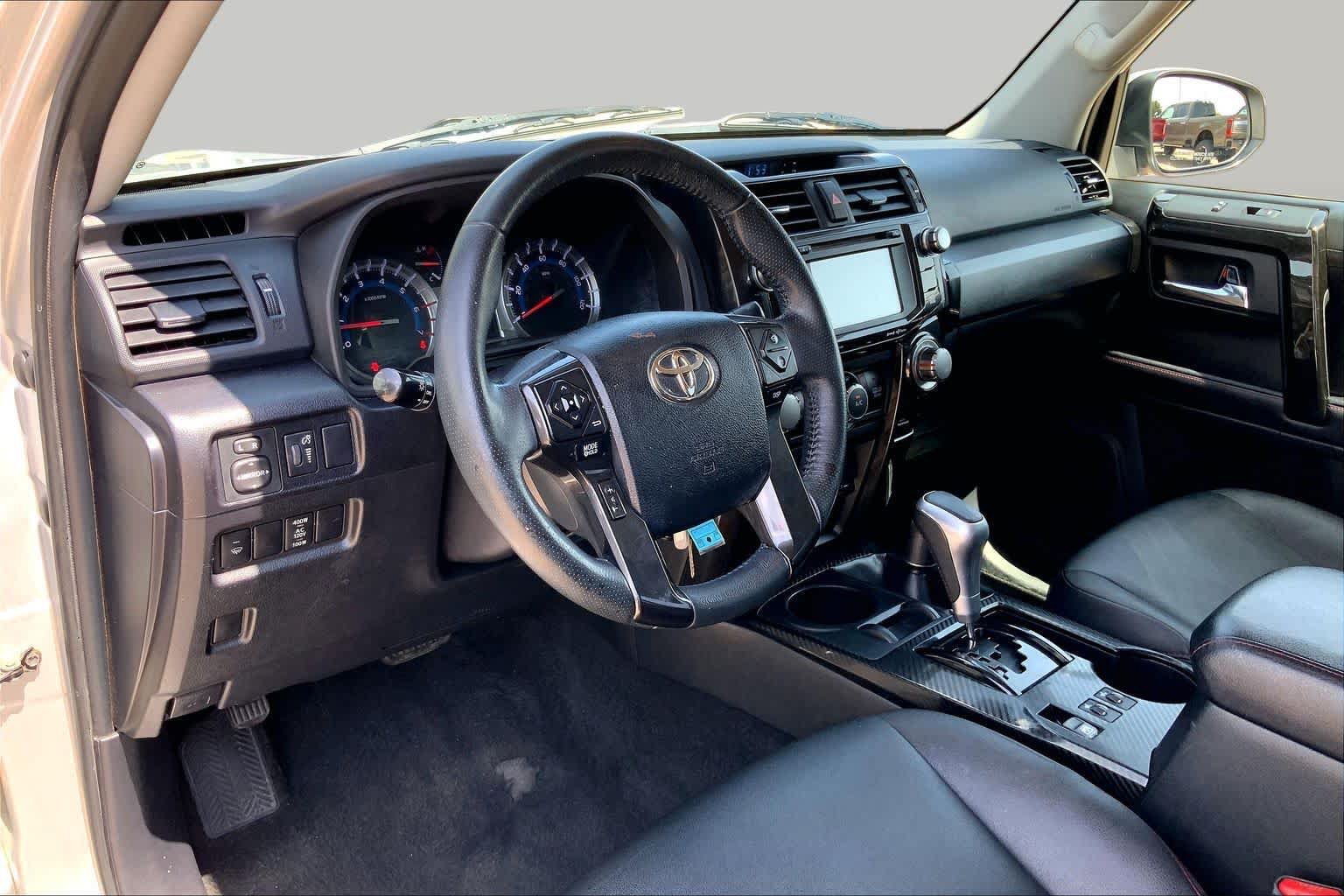 Used 2018 Toyota 4Runner TRD Off-Road Premium AWD/4WD image 18