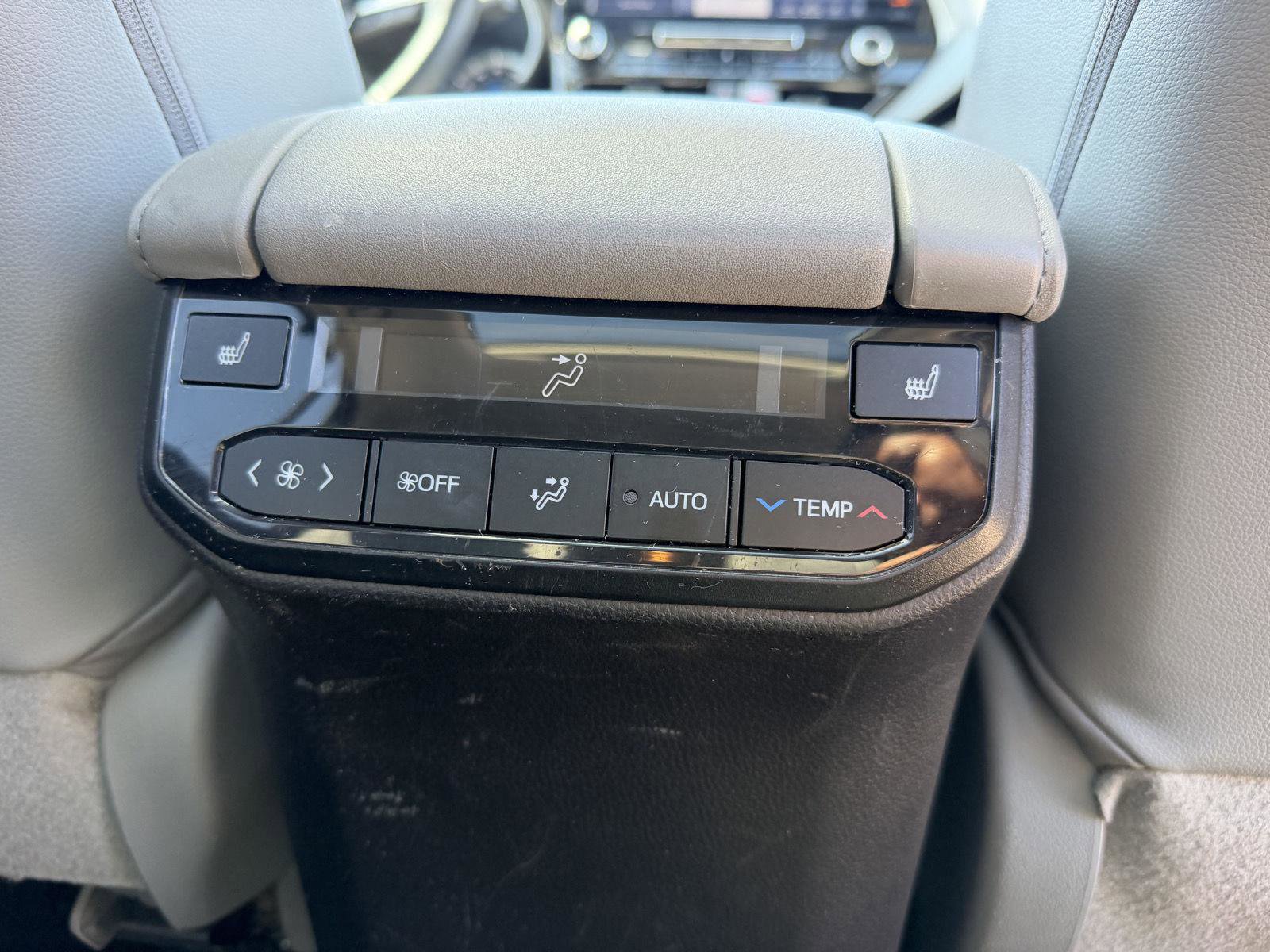 Used 2021 Toyota Highlander Platinum AWD/4WD image 22