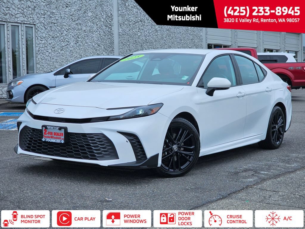 Used 2025 Toyota Camry SE FWD image 1