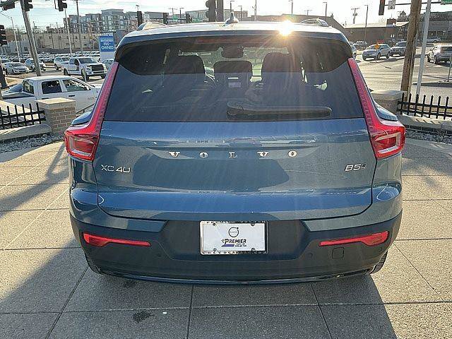 Certified 2025 Volvo XC40 B5 Plus AWD/4WD image 9