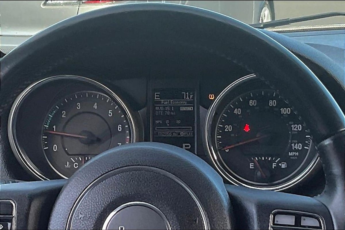 Used 2011 Jeep Grand Cherokee Laredo AWD/4WD image 13