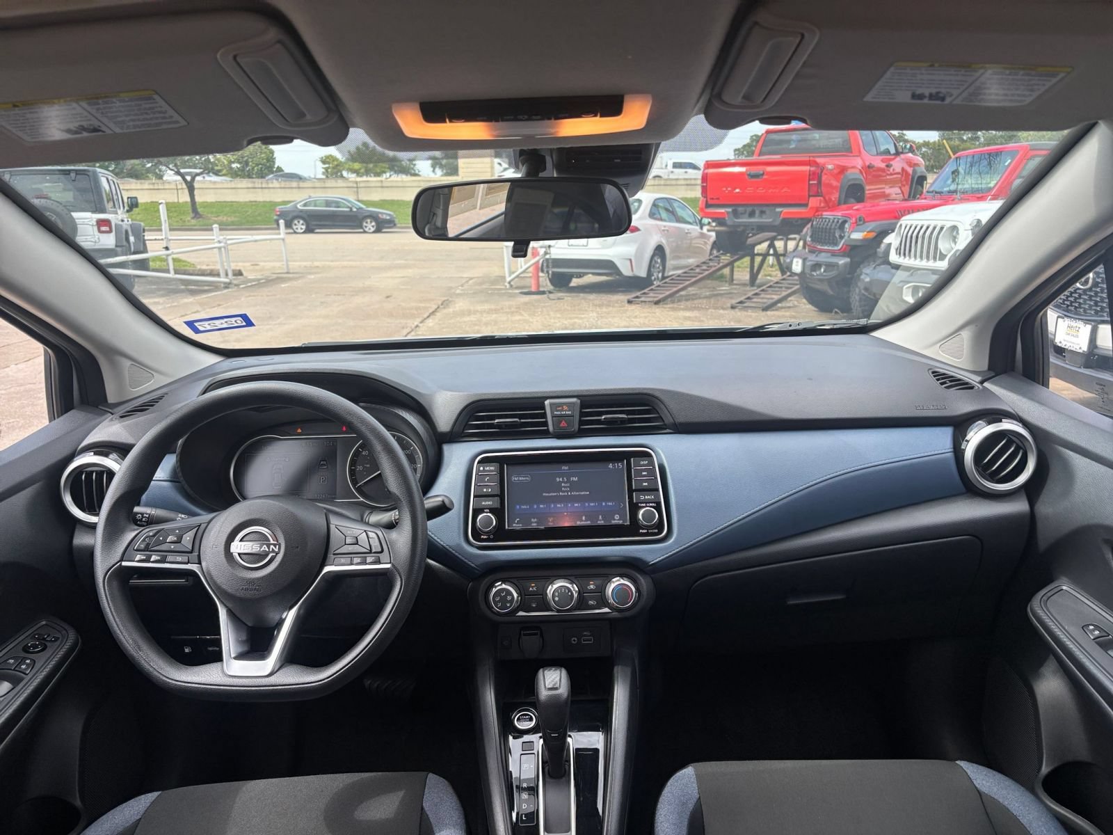 Used 2025 Nissan Versa SV FWD image 31