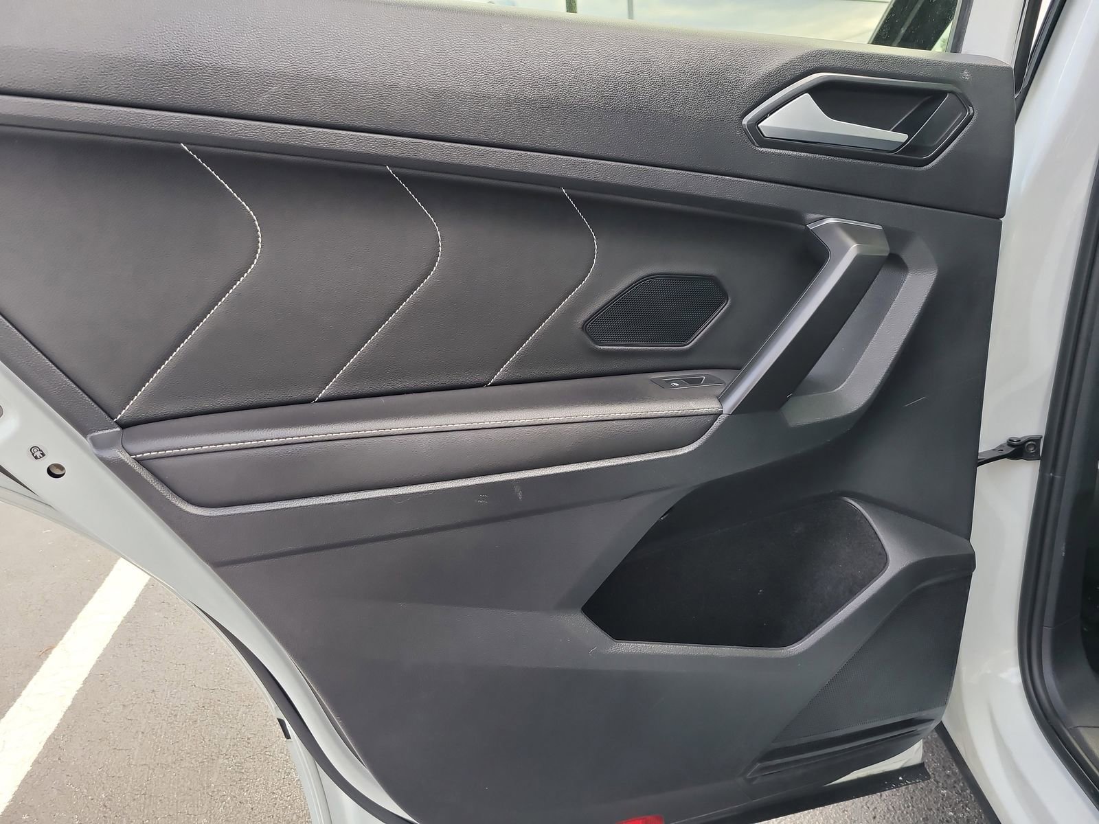 Used 2023 Volkswagen Tiguan SE R-Line image 11