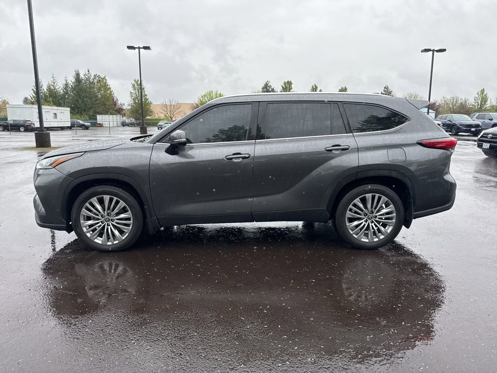 Used 2022 Toyota Highlander Platinum AWD/4WD image 4