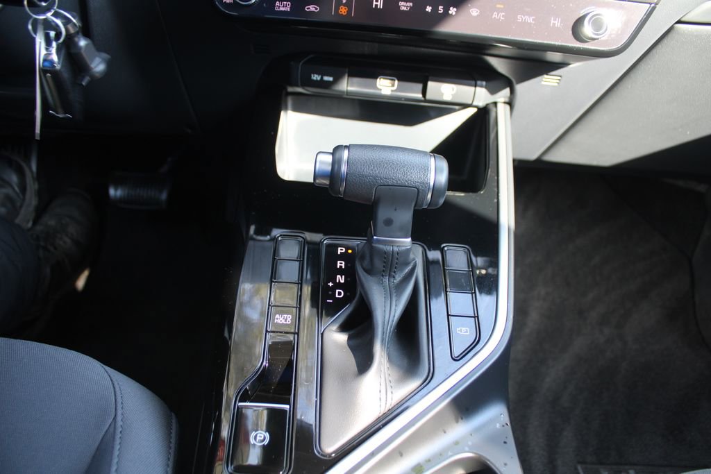 Used 2025 Kia Niro LX image 32