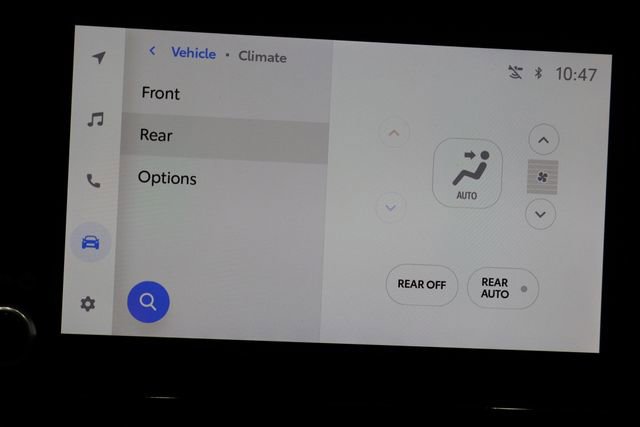 Used 2024 Toyota Highlander LE image 32