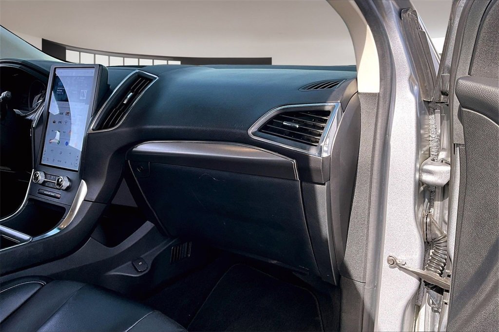 Used 2022 Ford Edge Titanium w/ Equipment Group 301A image 16