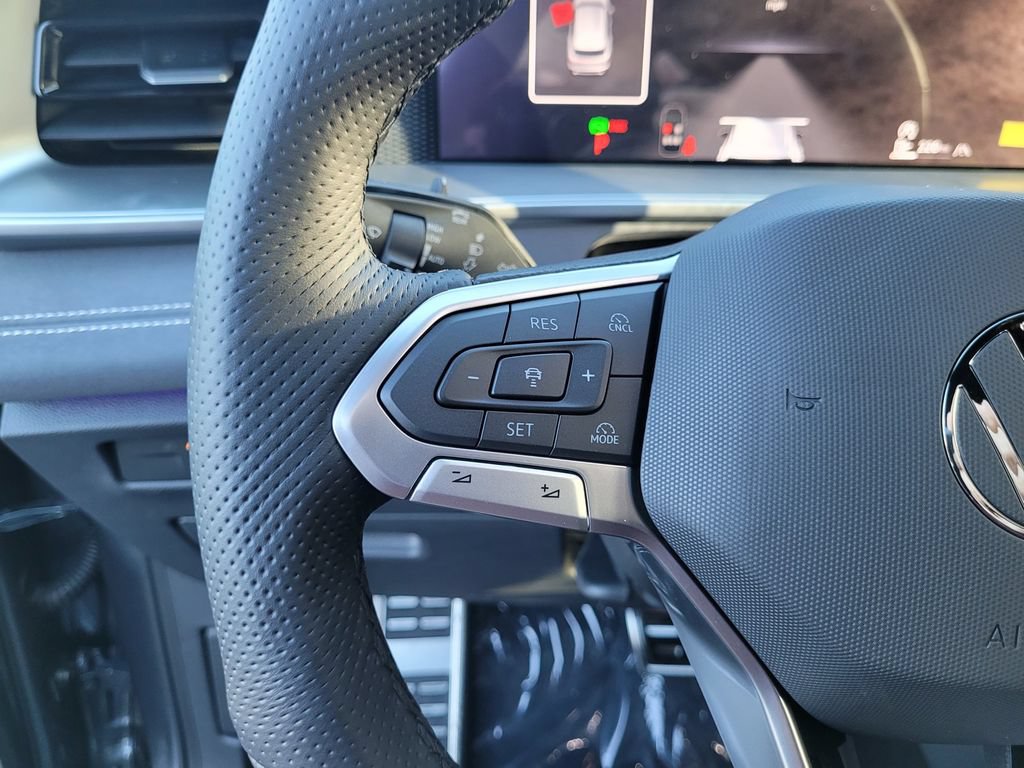 New 2026 Volkswagen Tiguan SE R-Line AWD/4WD image 21