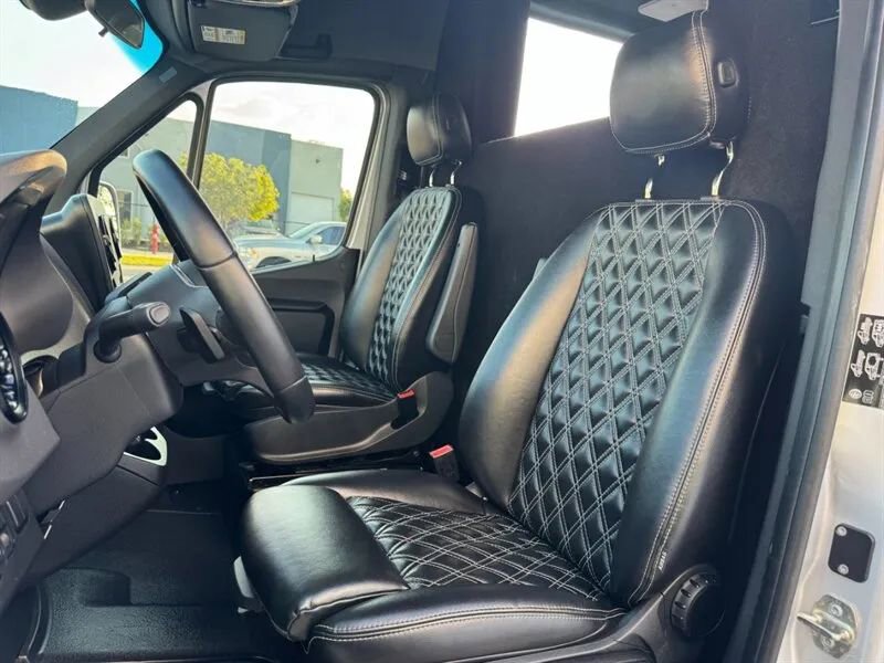 Used 2023 Mercedes-Benz Sprinter 3500 image 17