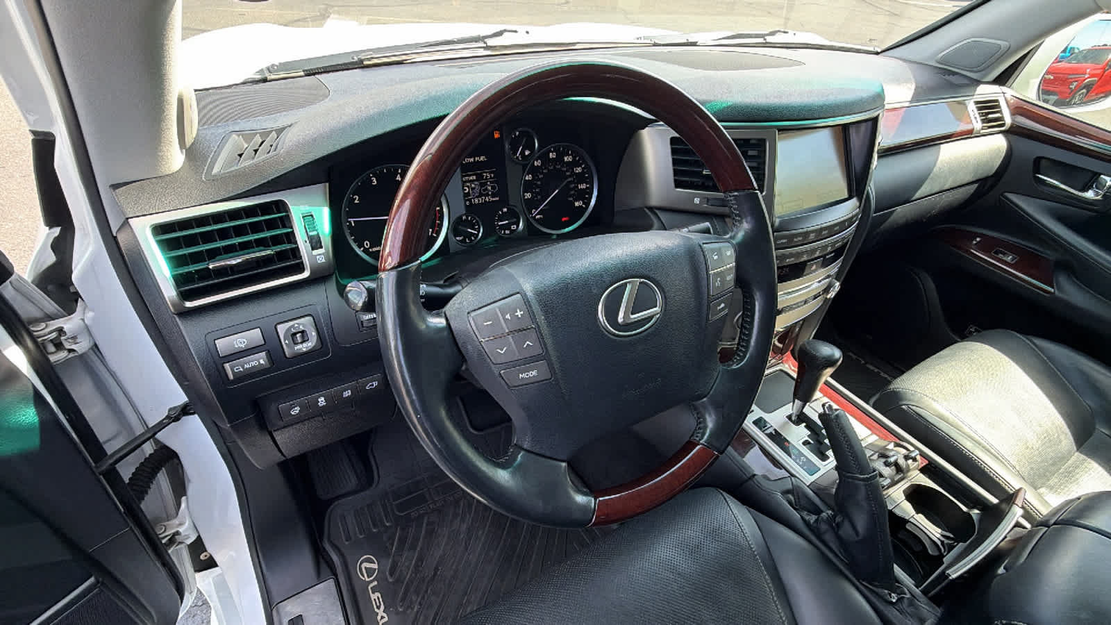 Used 2015 Lexus LX 570 4WD image 10