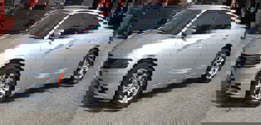 Used 2020 Dodge Charger SXT RWD image 2
