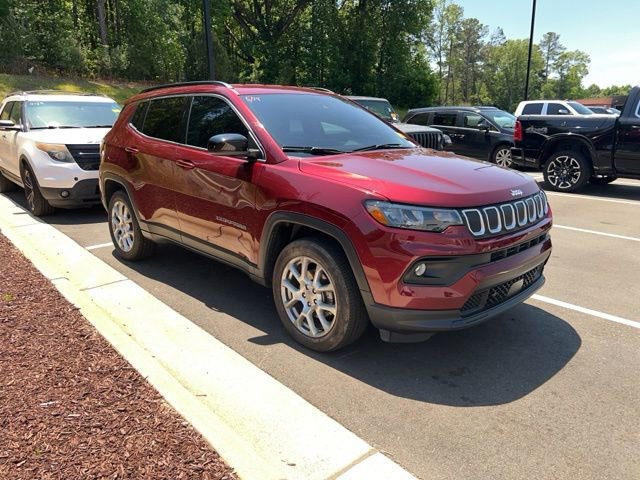 Used 2022 Jeep Compass Latitude AWD/4WD image 8