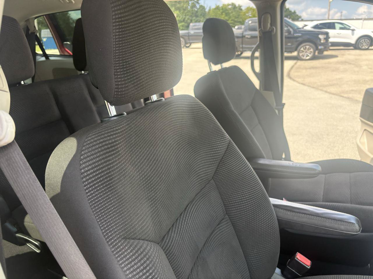 Used 2020 Dodge Grand Caravan SE FWD image 30