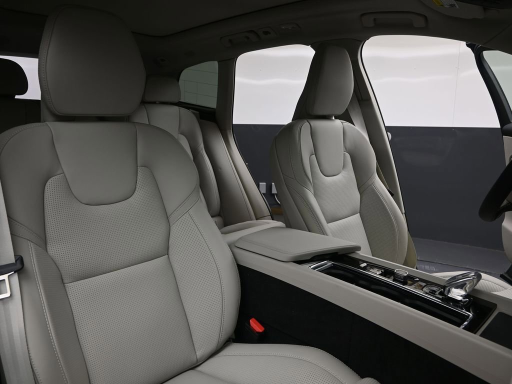 New 2026 Volvo XC60 T8 Ultra image 13