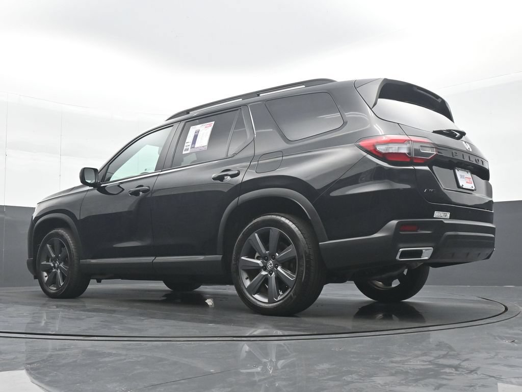 Used 2025 Honda Pilot Sport image 29