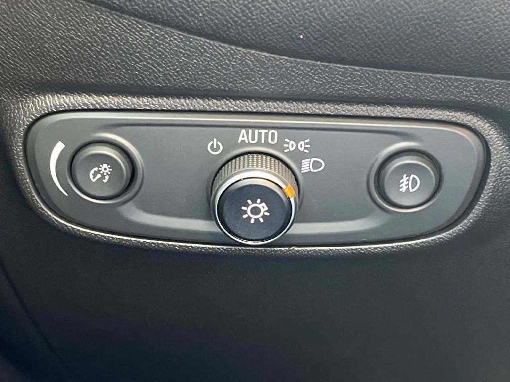 Used 2021 Chevrolet Equinox LT FWD image 36