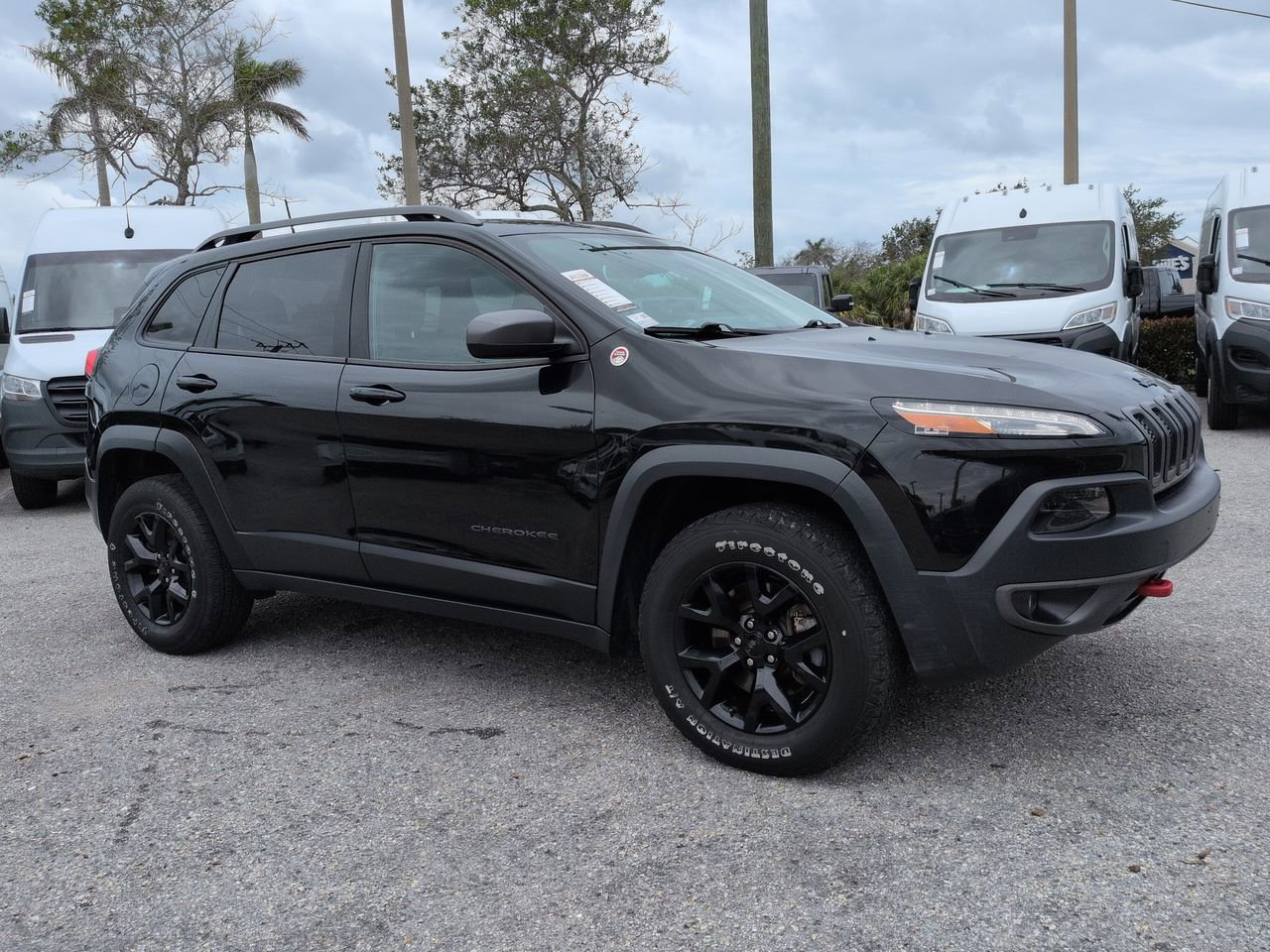 Used 2016 Jeep Cherokee Trailhawk w/ Comfort/Convenience Group AWD/4WD image 2