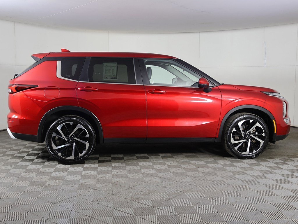 Used 2024 Mitsubishi Outlander SE image 18