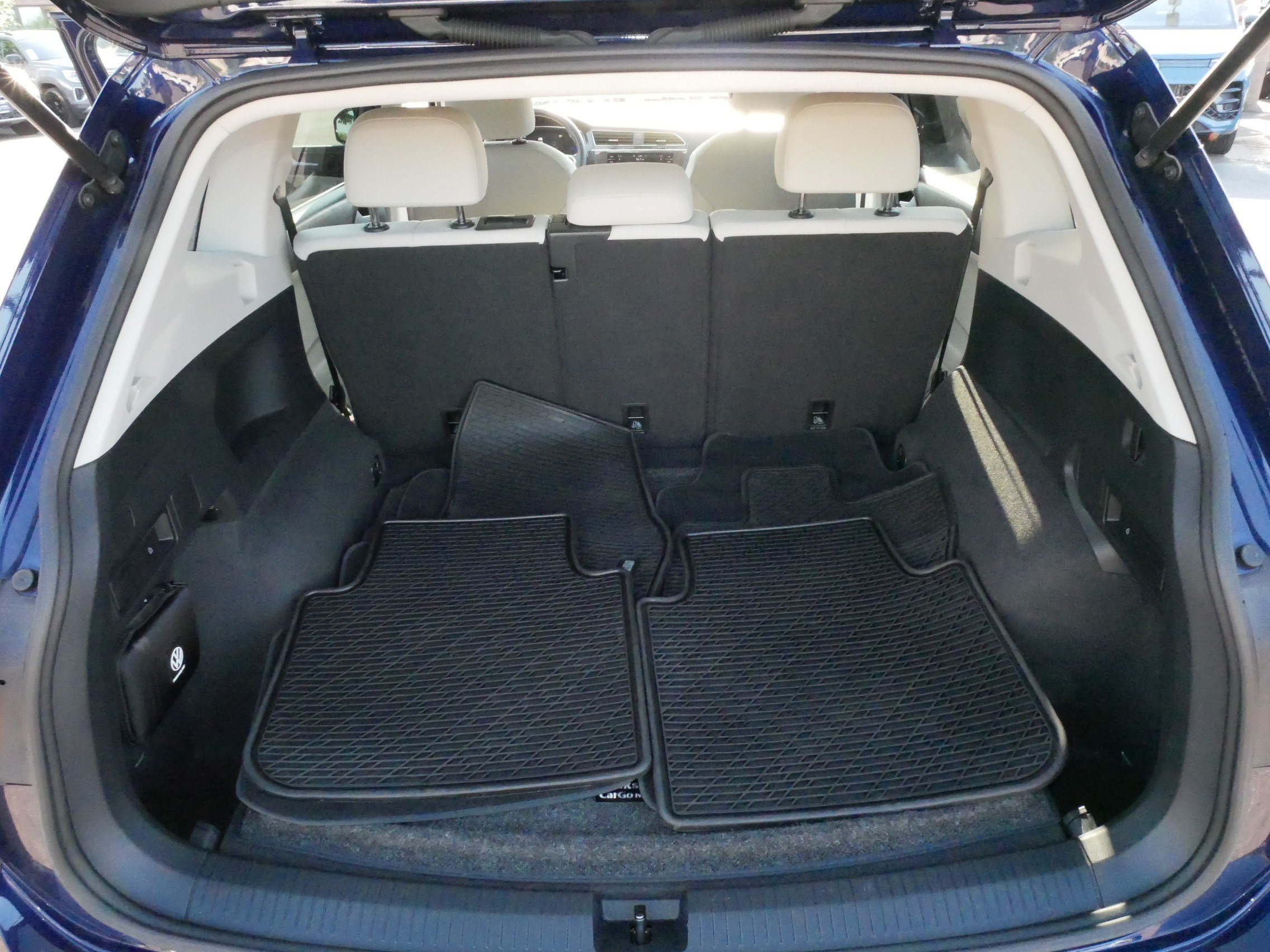 Certified 2023 Volkswagen Tiguan SE w/ Panoramic Sunroof Package AWD/4WD image 18